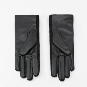 Zara CONTRASTING
KNIT GLOVES